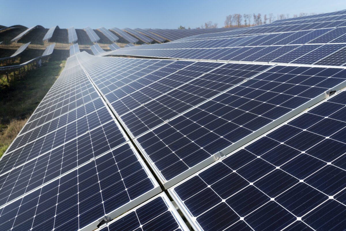 מהי אנרגיה סולארית? ואיך פועל הטרנד החדש של גגות סולאריים בישראל